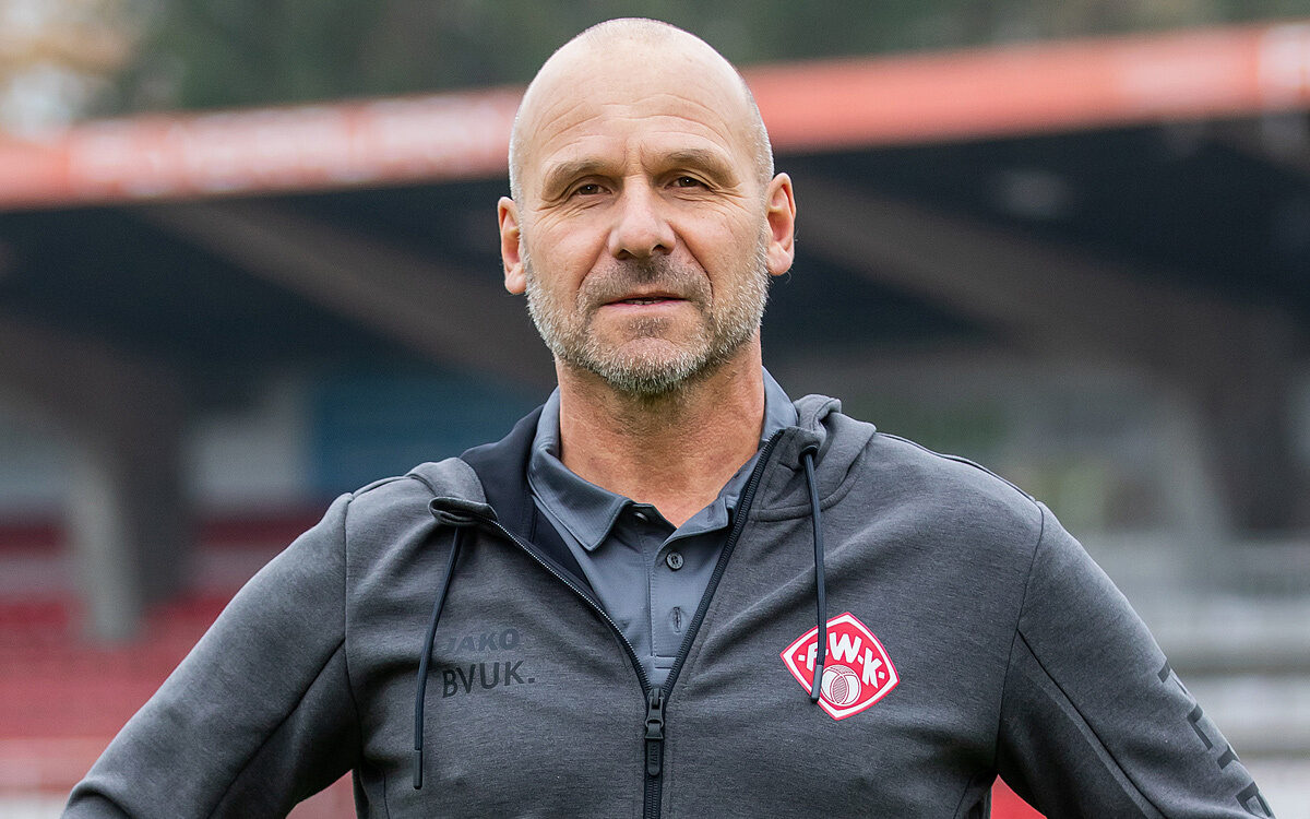 Bernhard Trares ist nicht mehr Trainer der Würzburger Kickers Bernhard Trares ist nicht mehr Trainer der Würzburger Kickers